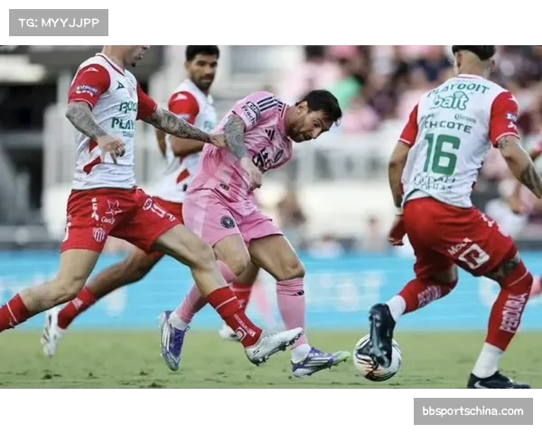 墨西哥足球战报：布鲁内塔帽子戏法，科雷亚助攻助力老虎大学5-3逆转内卡萨